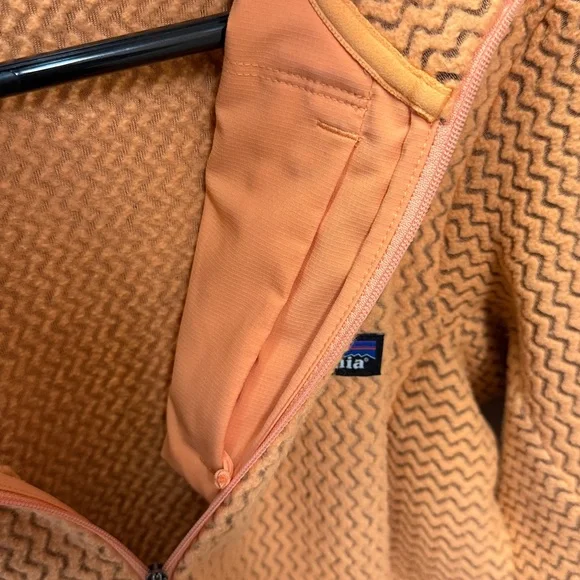 Patagonia Quarter zip pullover. - Picture 4 of 5